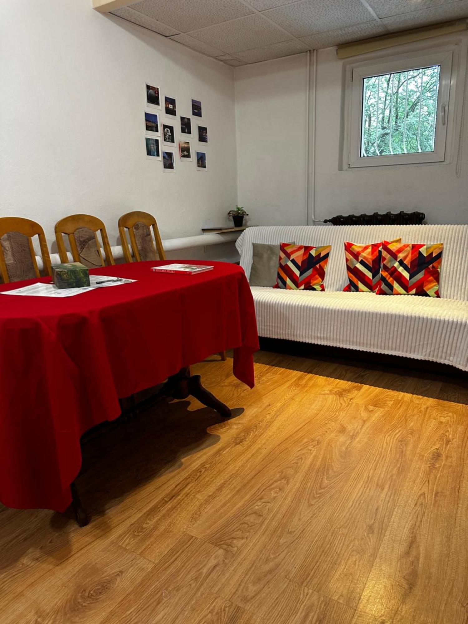 Travel House Wroclaw Hotel ภายนอก รูปภาพ